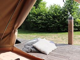 Canvas Comfort in Frisia's Home