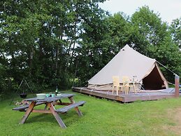 Canvas Comfort in Frisia's Home