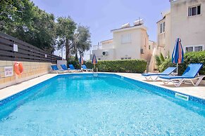 Phaedrus Living Nerina Modern City Flat