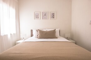 Phaedrus Living Nerina Modern City Flat