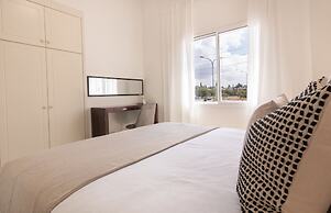 Phaedrus Living Nerina Modern City Flat