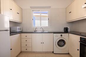 Phaedrus Living Nerina Modern City Flat