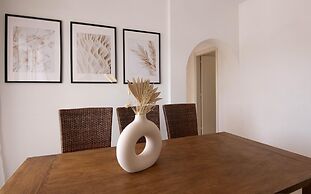 Phaedrus Living Nerina Modern City Flat