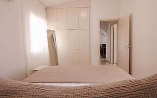 Phaedrus Living Nerina Modern City Flat