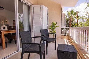 Phaedrus Living Nerina Modern City Flat