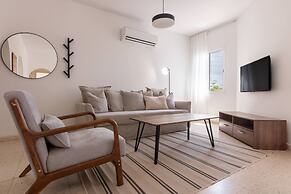 Phaedrus Living Nerina Modern City Flat