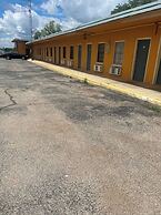 Relax Inn By OYO Clinton