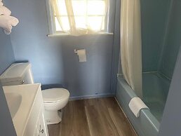 Relax Inn By OYO Clinton