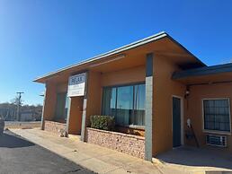 Relax Inn By OYO Clinton