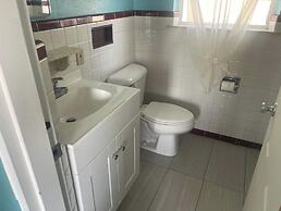 Relax Inn By OYO Clinton