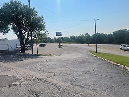 Relax Inn By OYO Clinton