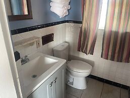 Relax Inn By OYO Clinton