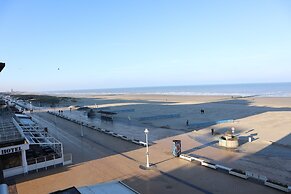 Apartment in Nieuwpoort With sea View