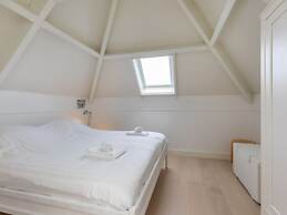 Modern Holiday Home With Garden