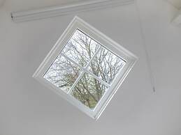 Modern Holiday Home With Garden