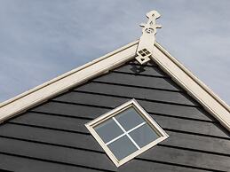 Modern Holiday Home With Garden