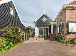 Modern Holiday Home With Garden