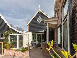 Modern Holiday Home With Garden