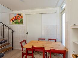 Modern Holiday Home With Garden