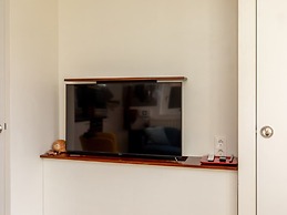 Modern Holiday Home With Garden