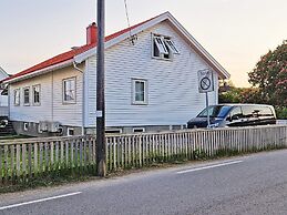 6 Person Holiday Home in Skjaerhalden