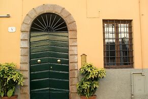 Lucca Central Garden Cottage