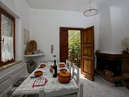 Belvilla by OYO Sassetta 5 Rosa