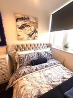 Beautiful 2 - Bed Apartment in Aylesbury