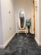 Beautiful 2 - Bed Apartment in Aylesbury