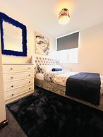 Beautiful 2 - Bed Apartment in Aylesbury
