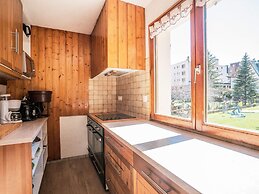Spacious Chalet With hot tub on Terrace