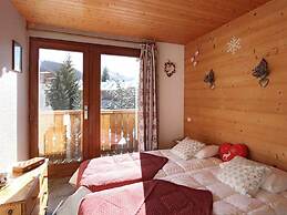 Spacious Chalet With hot tub on Terrace