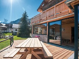 Spacious Chalet With hot tub on Terrace