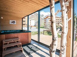 Spacious Chalet With hot tub on Terrace