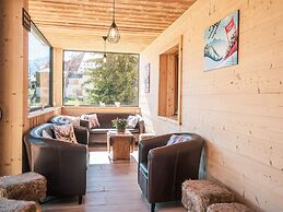 Spacious Chalet With hot tub on Terrace