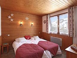 Spacious Chalet With hot tub on Terrace