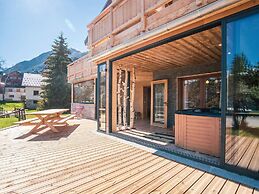 Spacious Chalet With hot tub on Terrace