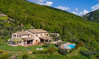 Villa in Umbria With Private Saltwater Pool