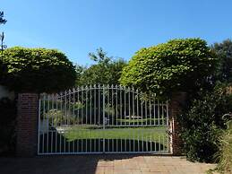 8 Bohler Brise Modern Retreat