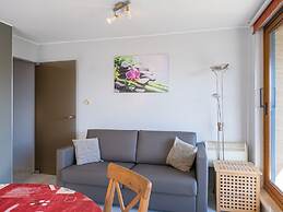 Apartment Overlooking the Green Surroundings