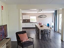 Comfortable Family and Friends House With Wellness