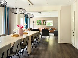 Comfortable Family and Friends House With Wellness