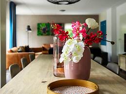 Comfortable Family and Friends House With Wellness