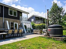 Comfortable Family and Friends House With Wellness