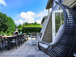 Comfortable Family and Friends House With Wellness