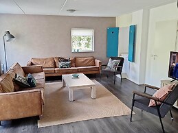 Comfortable Family and Friends House With Wellness