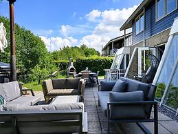 Comfortable Family and Friends House With Wellness