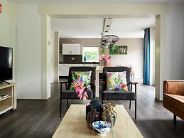 Comfortable Family and Friends House With Wellness