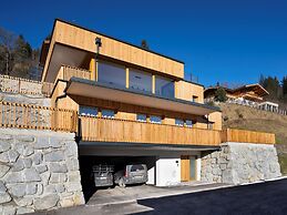 Exclusive Chalet With Sauna and Glacier View