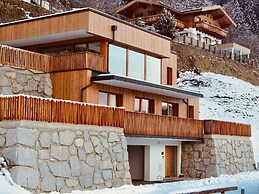 Exclusive Chalet With Sauna and Glacier View